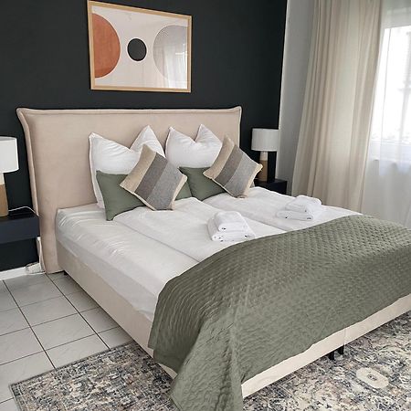 Moderne Wohnung Mit Terrasse & Parkplatz; Naehe Bwzk & Amazon Koblenz  Exterior foto